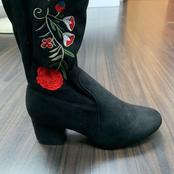 Black suede floral over knee bootie - Picture 4 of 7